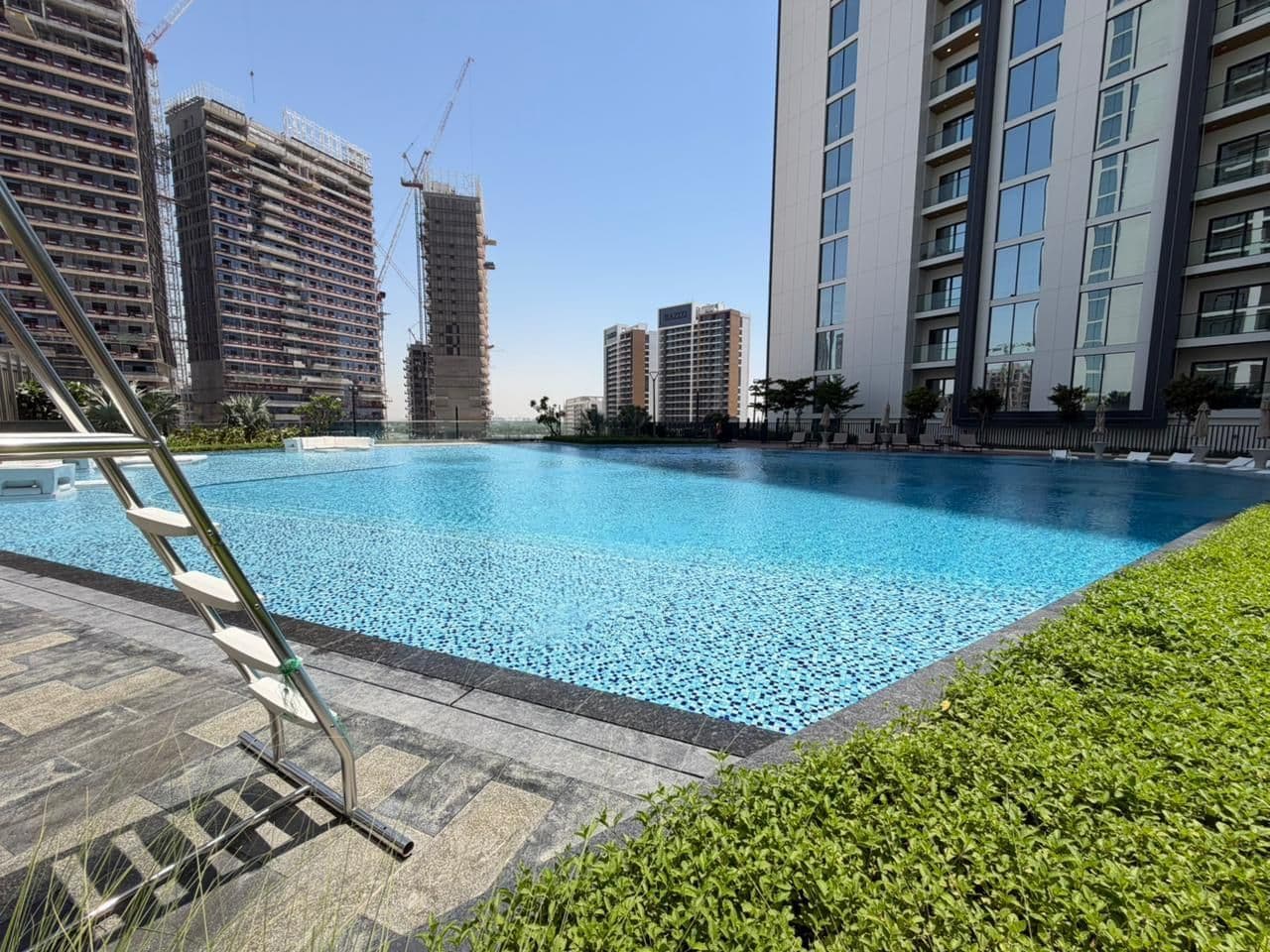Crest Grande — the pool deck